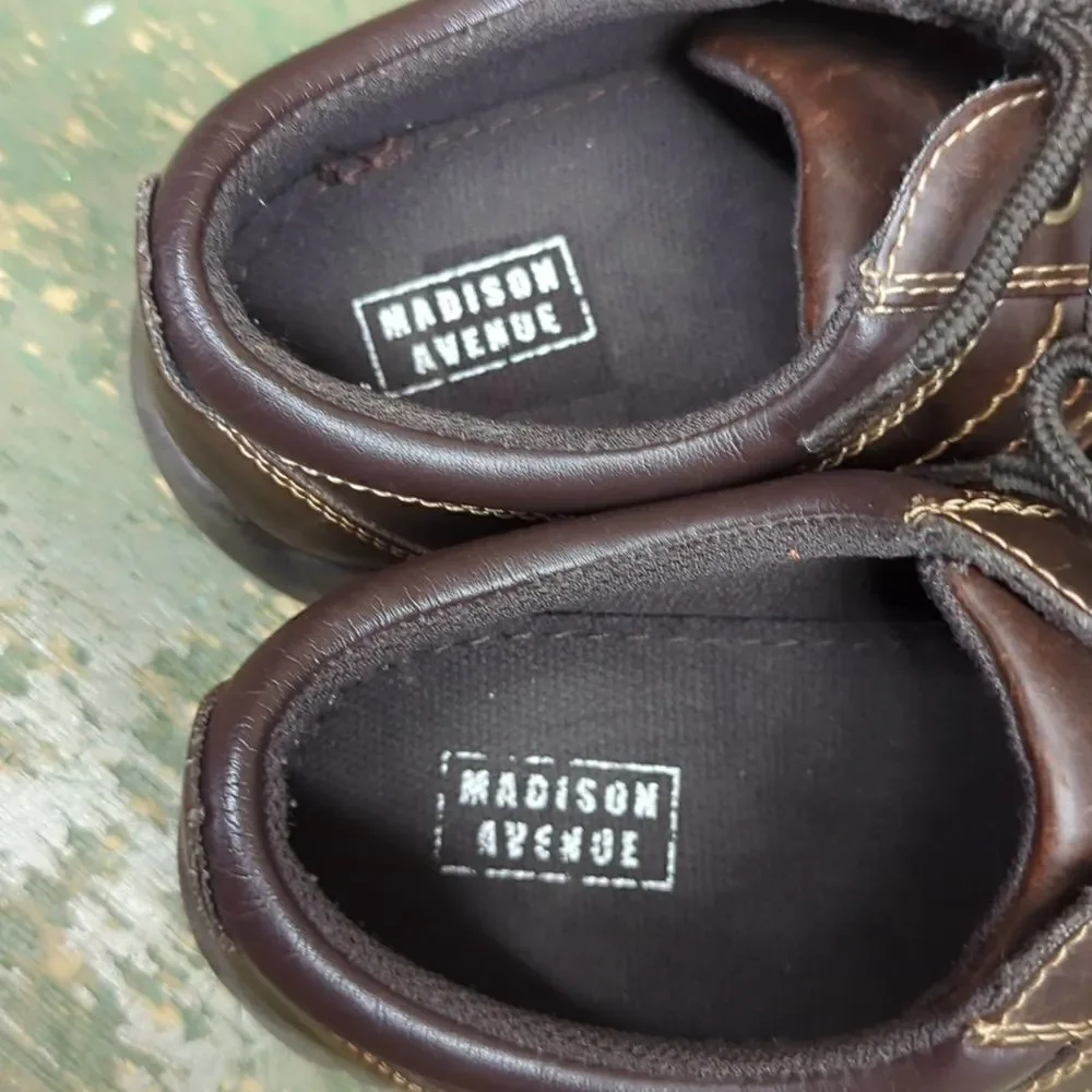 Boys Madison Avenue Brown Shoes‎ Size 5 1/2 M Donovan Laces